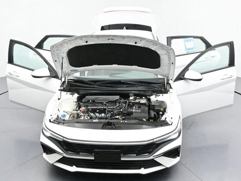 Used 2024 Hyundai Elantra SEL FWD image 41