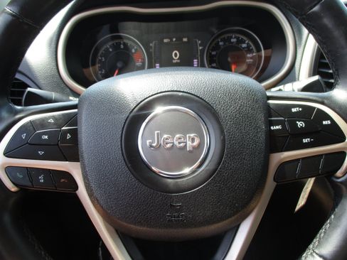 Used 2018 Jeep Cherokee Latitude FWD image 13
