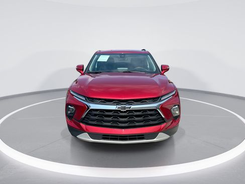 Used 2024 Chevrolet Blazer LT w/ Sound & Technology Package FWD image 3