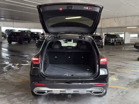 Used 2025 Mercedes-Benz GLC 300 4MATIC image 7