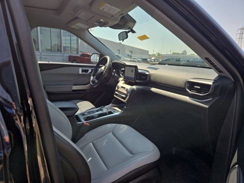 Used 2021 Ford Explorer XLT w/ Equipment Group 202A AWD/4WD image 15