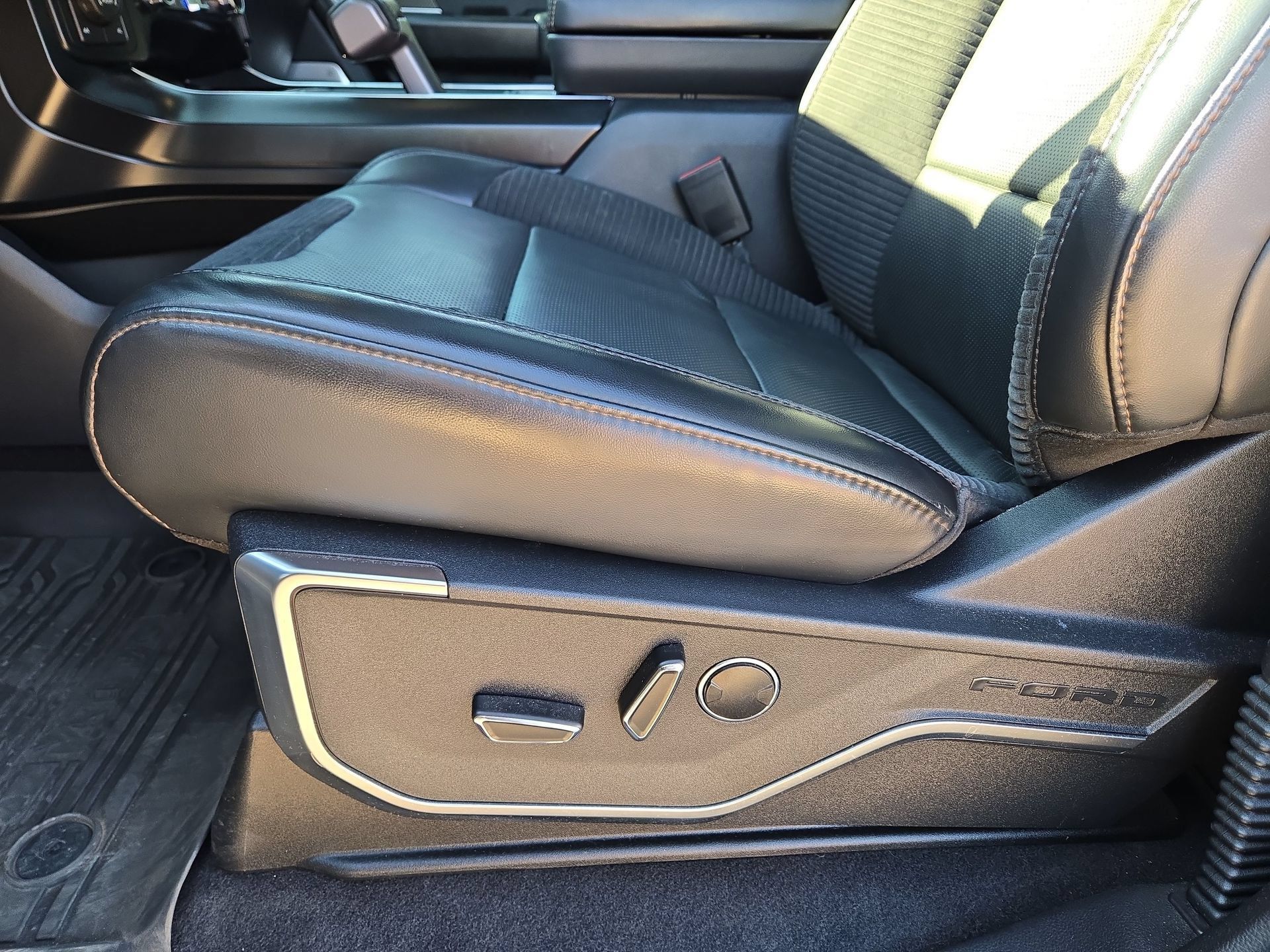 Used 2023 Ford F150 Raptor AWD/4WD image 17