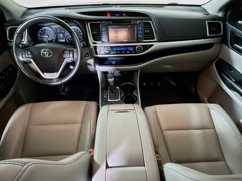 Used 2019 Toyota Highlander XLE image 27