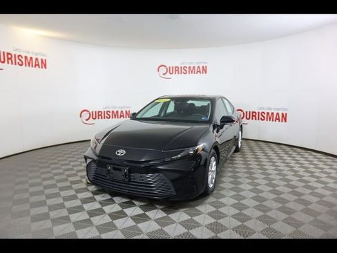 Used 2025 Toyota Camry LE image 2