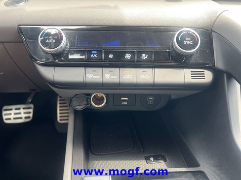 Used 2025 Hyundai Elantra Sport FWD image 10