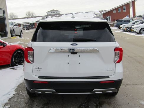 Used 2023 Ford Explorer XLT w/ Equipment Group 202A image 4
