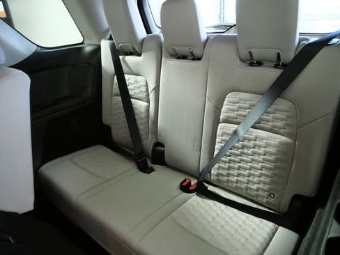 Used 2024 Nissan Pathfinder SV image 16