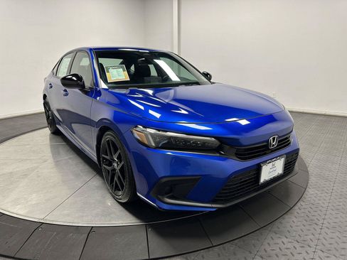 Used 2023 Honda Civic Sport image 2