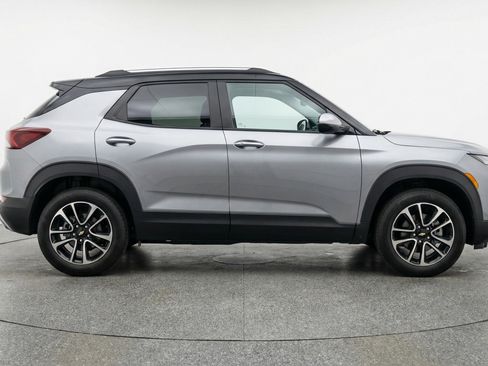 Used 2025 Chevrolet TrailBlazer LT image 11