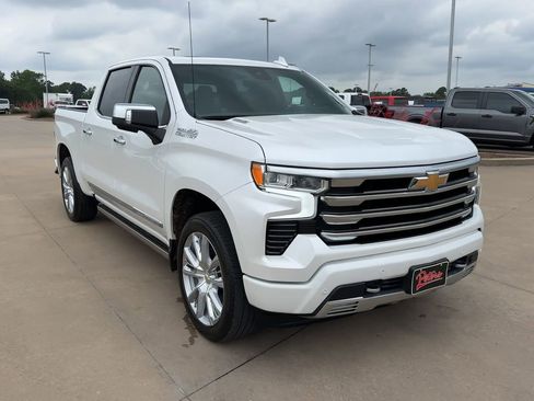 Used 2025 Chevrolet Silverado 1500 High Country AWD/4WD image 3