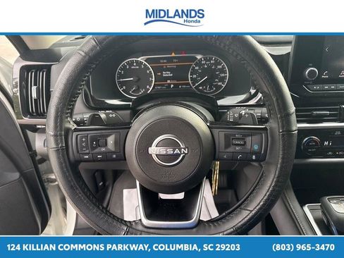Used 2022 Nissan Pathfinder SV AWD/4WD image 25