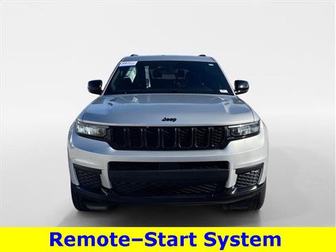 Used 2023 Jeep Grand Cherokee L Laredo image 9