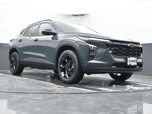 New 2026 Chevrolet Trax LT w/ Driver Confidence Package FWD image 40