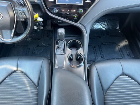 Used 2019 Toyota Camry SE FWD image 22