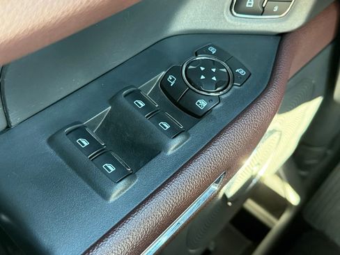 Used 2024 Ford Expedition Limited image 10