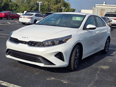 Used 2024 Kia Forte LXS w/ LXS Technology Package FWD image 3