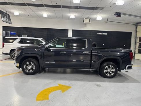 Used 2025 GMC Sierra 1500 SLT AWD/4WD image 5