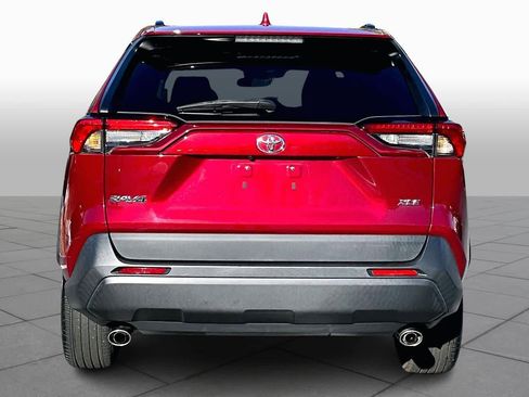 Used 2022 Toyota RAV4 XLE Premium image 4