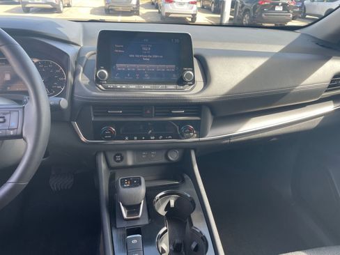 Used 2025 Nissan Rogue SV image 17