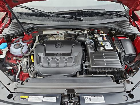 Used 2018 Volkswagen Tiguan SE image 32