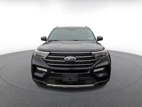 Used 2024 Ford Explorer XLT w/ Equipment Group 202A RWD image 4