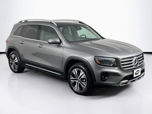 Used 2024 Mercedes-Benz GLB 250 4MATIC image 2
