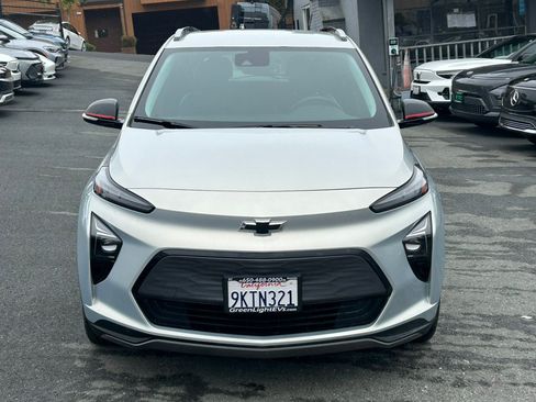Used 2023 Chevrolet Bolt EUV LT w/ Convenience Package FWD image 2