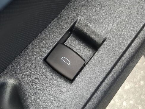 New 2025 Chevrolet Equinox EV LT w/ Convenience Package II image 33