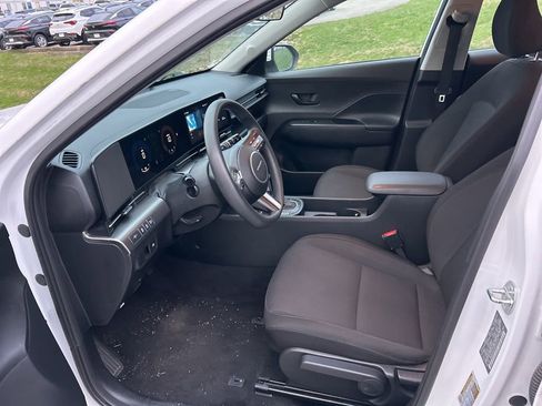 Used 2024 Hyundai Kona SE image 6