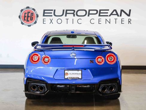Used 2024 Nissan GT-R w/ Floor Mat Package AWD/4WD image 9