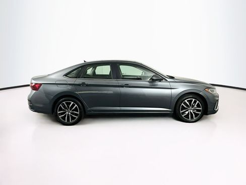 Used 2025 Volkswagen Jetta SE FWD image 10