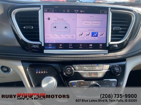 Used 2023 Chrysler Pacifica Touring-L image 21