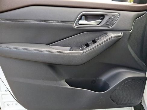 Used 2021 Nissan Rogue SL w/ Premium Package image 13