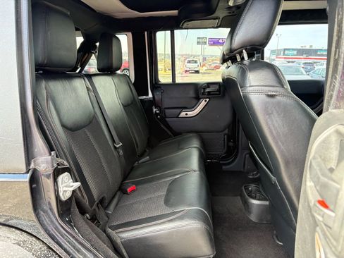 Used 2017 Jeep Wrangler Unlimited Sahara image 18
