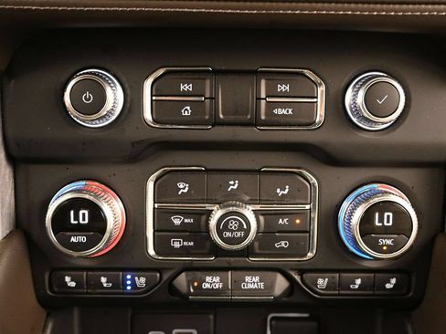 Used 2022 GMC Yukon SLT w/ SLT Premium Package AWD/4WD image 15