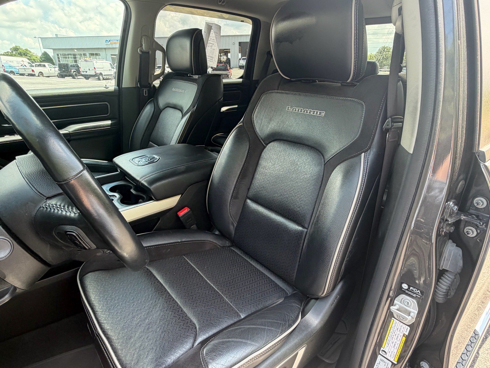 Used 2022 RAM 1500 Laramie AWD/4WD image 32