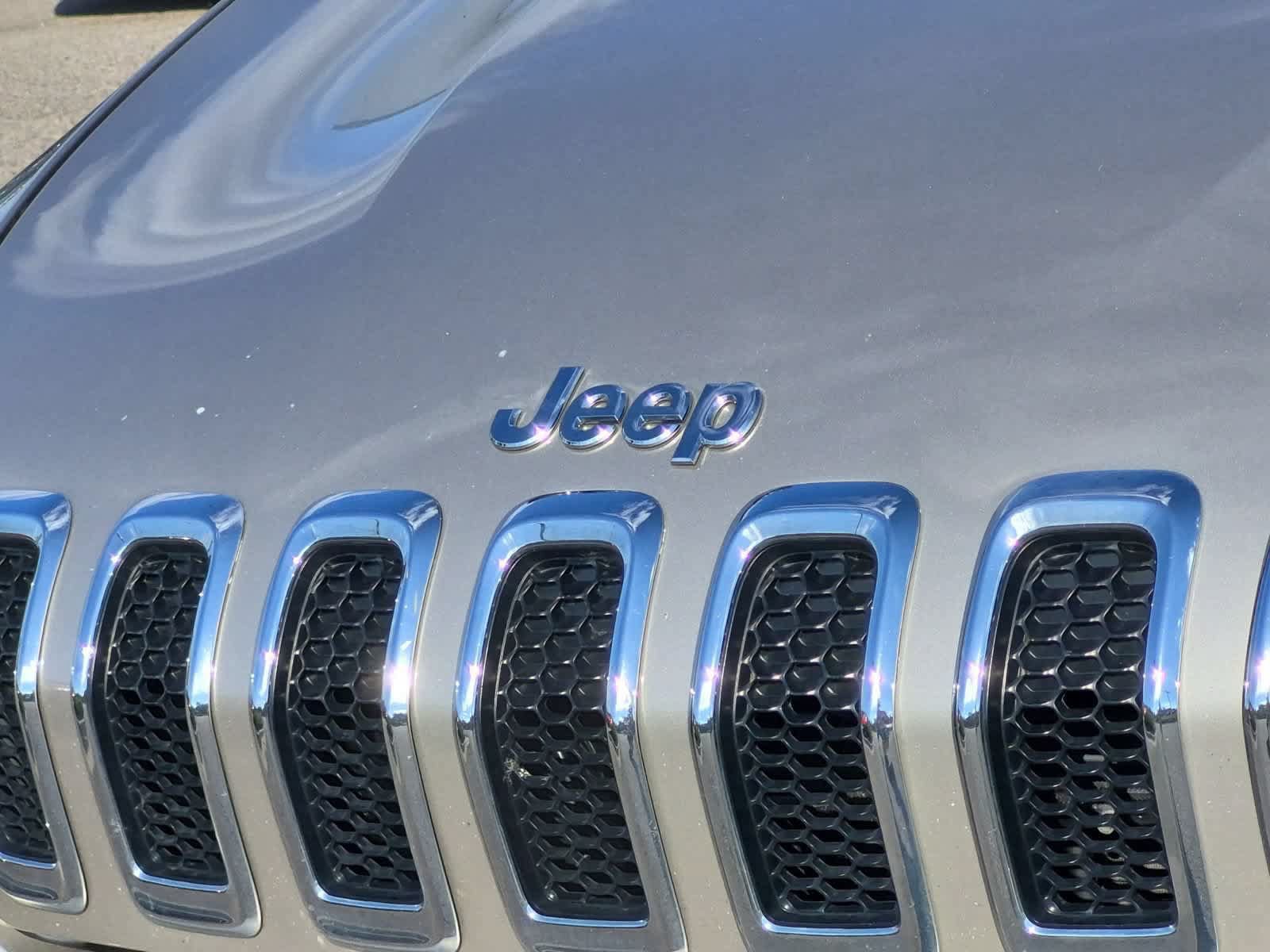 Used 2014 Jeep Cherokee Limited w/ Trailer Tow Group AWD/4WD image 12