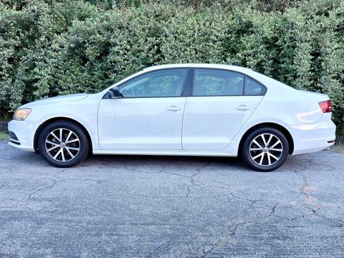 Used 2016 Volkswagen Jetta SE FWD image 1