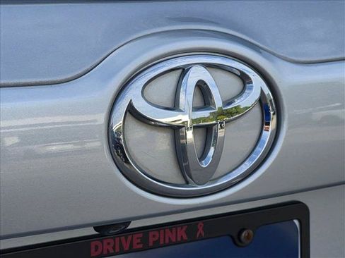Used 2018 Toyota Highlander LE FWD image 22