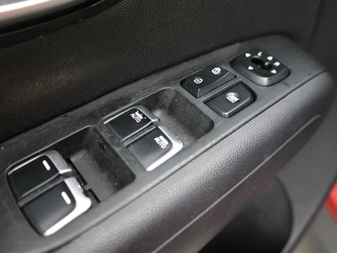Used 2018 Kia Soul + FWD image 12