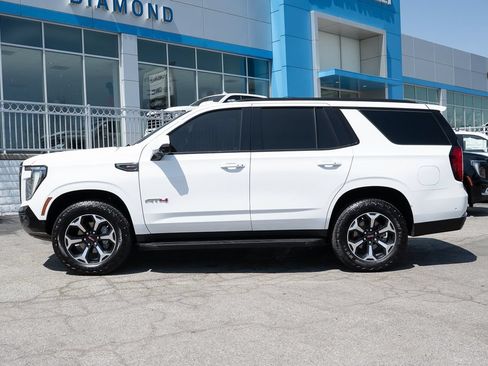 Used 2025 GMC Yukon AT4 AWD/4WD image 8