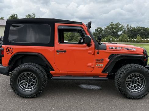 Used 2019 Jeep Wrangler Sport AWD/4WD image 3