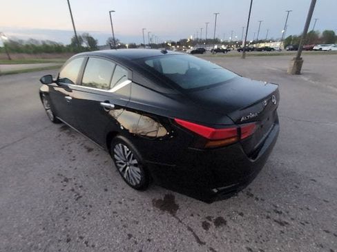 Used 2025 Nissan Altima 2.5 SV image 7