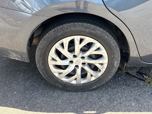 Used 2019 Toyota Corolla LE FWD image 9