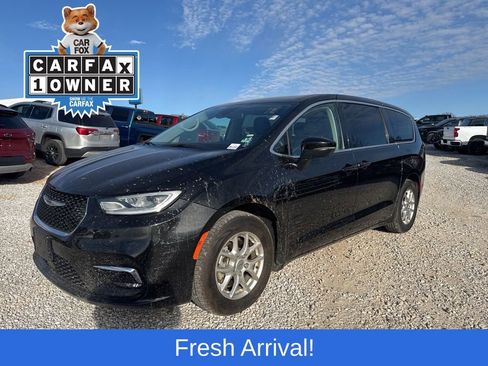 Used 2023 Chrysler Pacifica Touring-L image 1