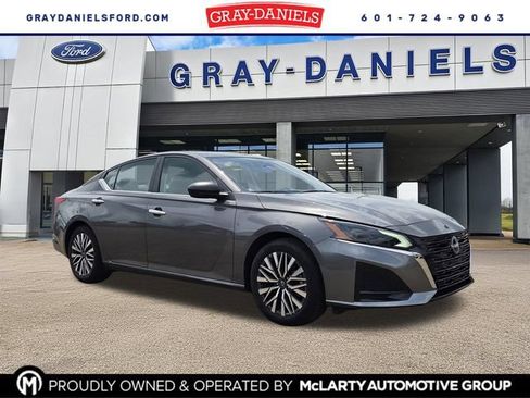 Used 2025 Nissan Altima 2.5 SV FWD image 1
