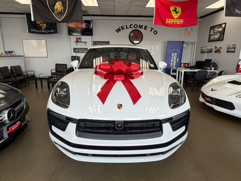 Used 2024 Porsche Macan Turbo AWD/4WD image 4