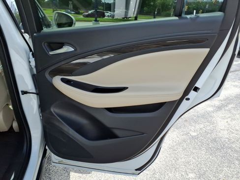 Used 2019 Buick Envision Essence AWD/4WD image 29