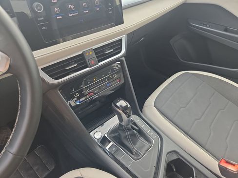 Used 2025 Volkswagen Taos SE image 16