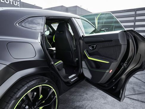 Used 2022 Lamborghini Urus AWD/4WD image 26